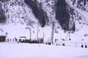 Wintersportler im Bahnhof Oberwald