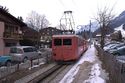 Treibwagen 42 des Mer de Glace kurz vor Erreichen des Bahnhofs