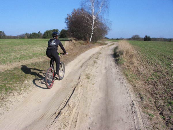 hinter der Autobahn